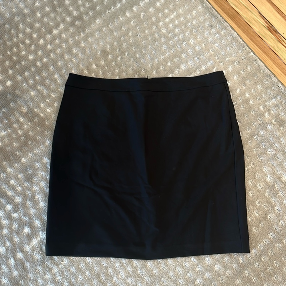 LOFT NWT Women’s Black Pencil Skirt